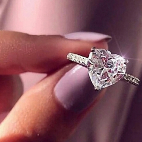 Jewelry - Beautiful Heart Cubic Zirconia Silver Ring